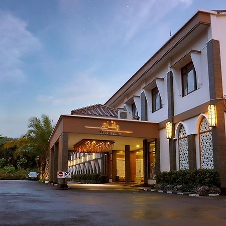 Multazam Hotel Solo Exterior photo