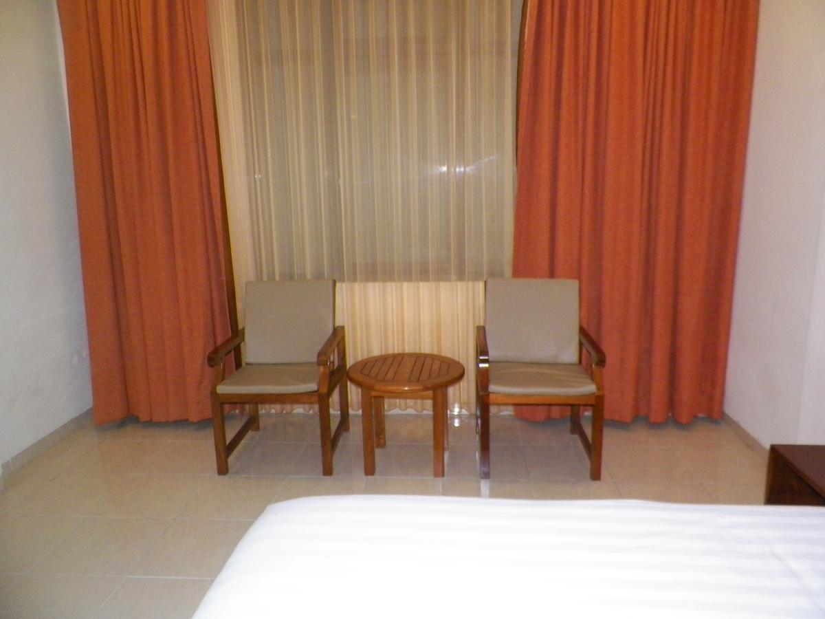 Multazam Hotel Solo Exterior photo