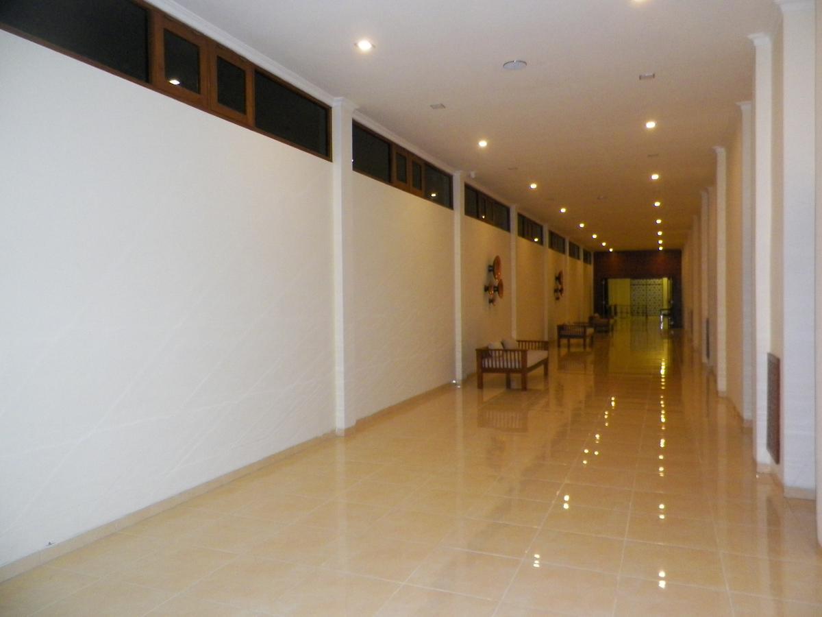 Multazam Hotel Solo Exterior photo