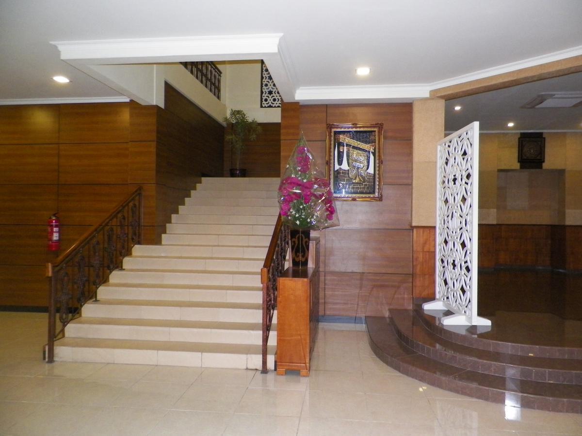 Multazam Hotel Solo Exterior photo