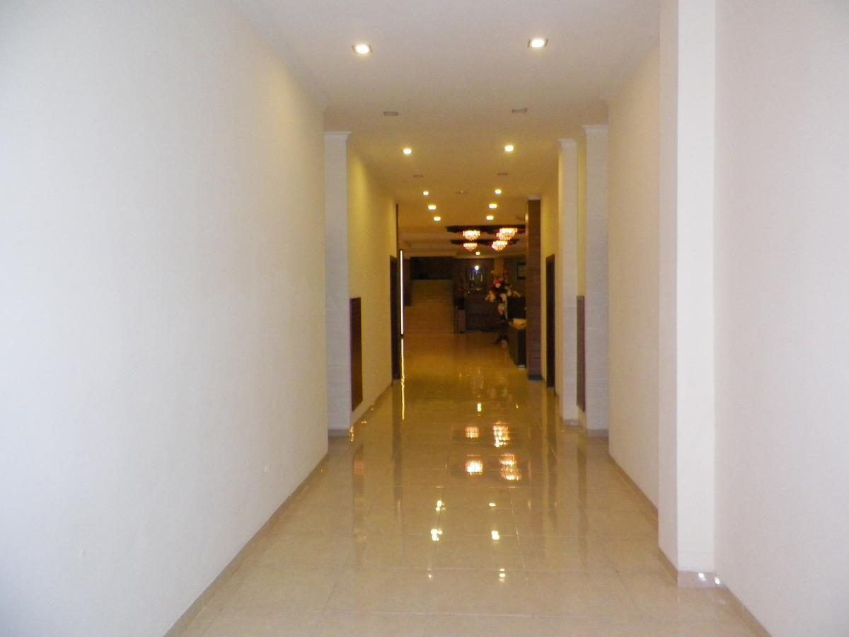 Multazam Hotel Solo Exterior photo