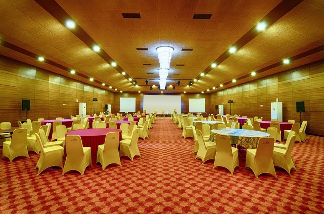 Multazam Hotel Solo Exterior photo